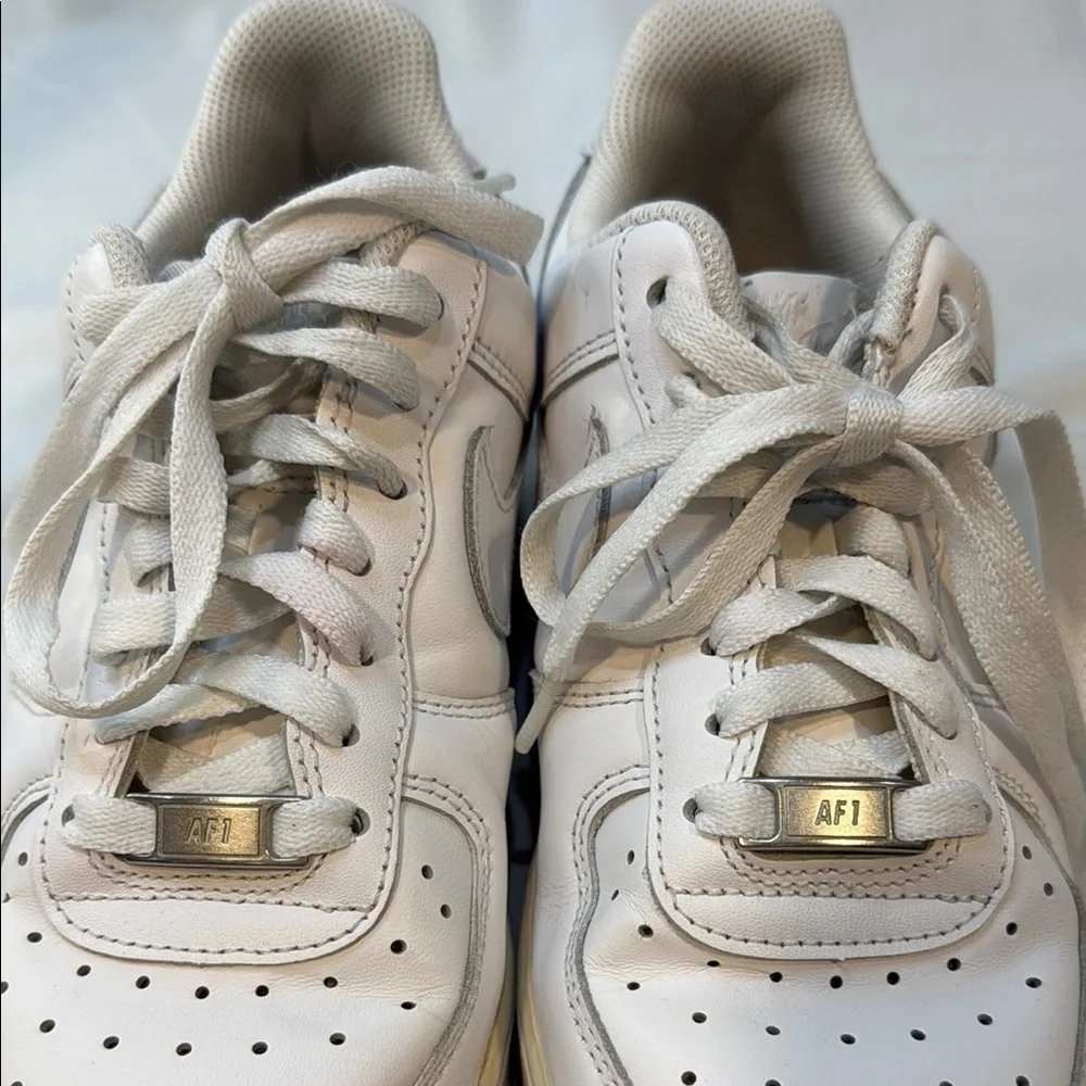 Nike Air Force-1 Womens size 8.5 Sneakers white leather low top, pre-owned, nice